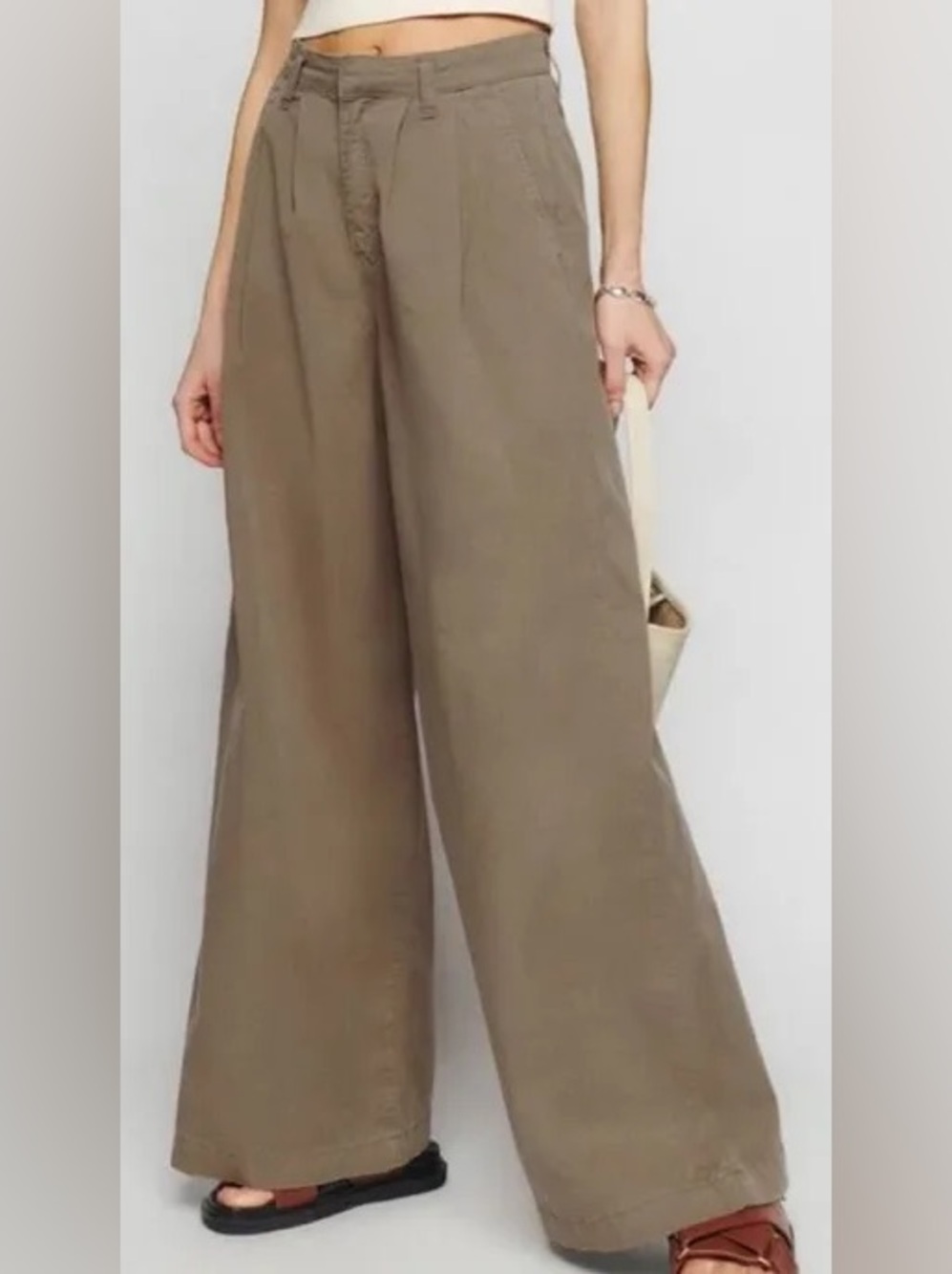 Reformation Lowe Super Wide Leg Pleated Pants Mushroom - Size 31